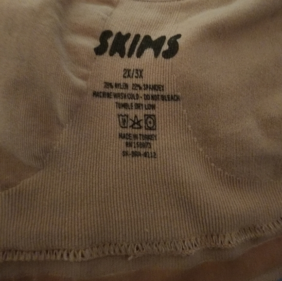 SKIMS sculpting nude bralette - Picture 3 of 3